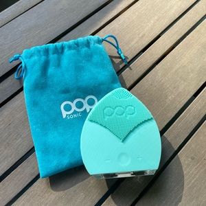 Pop Sonic facial cleansing device